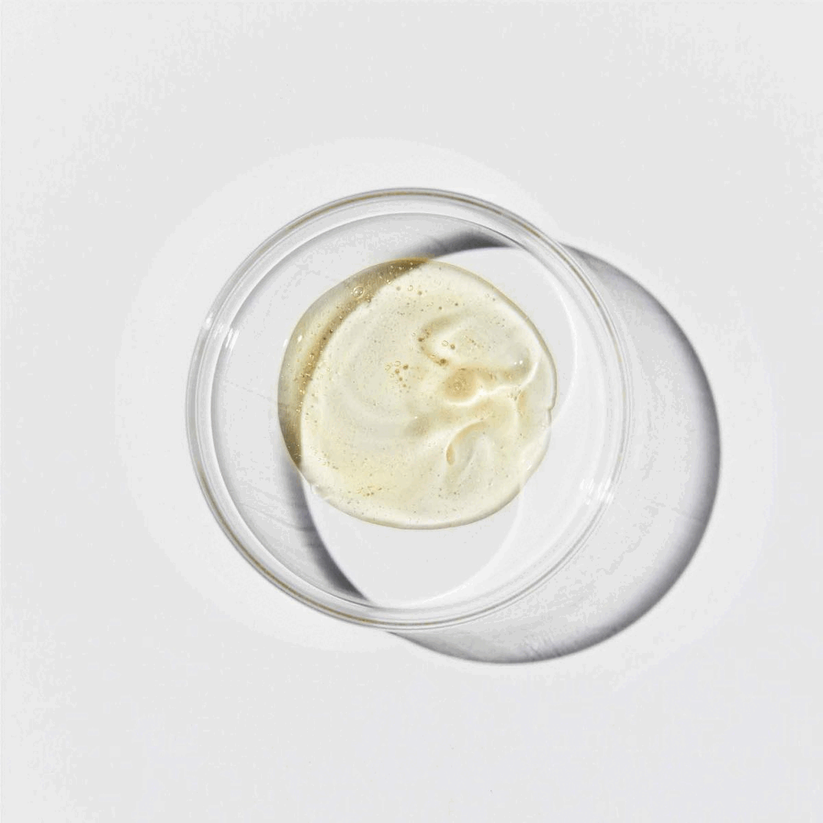 Animated gif showing the different consistencies of the products inside the kit - creams and oils